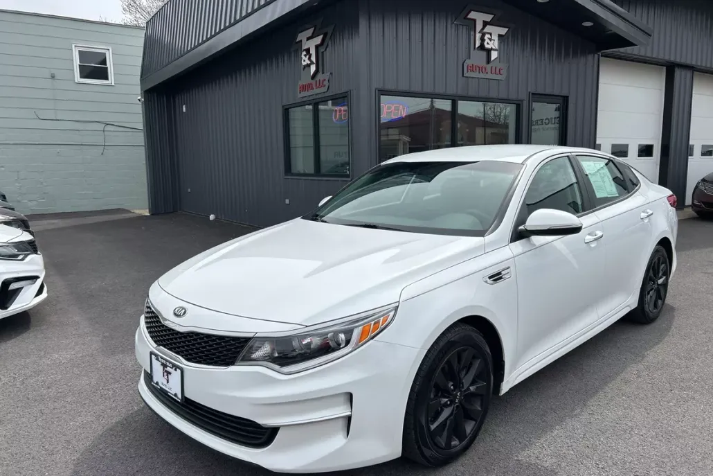 2018 Kia Optima LX photo 1