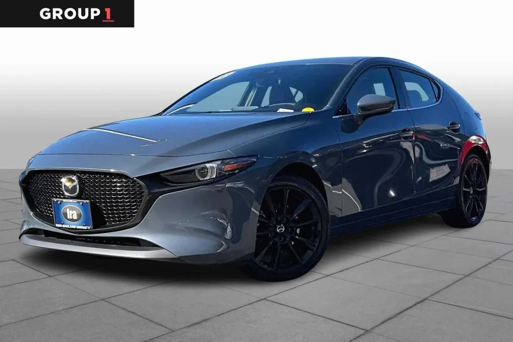 2022 Mazda Mazda3 Premium Hatchback photo 1