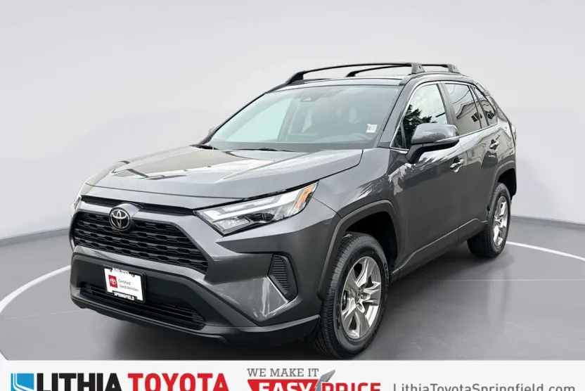 2022 Toyota RAV4 XLE photo 1