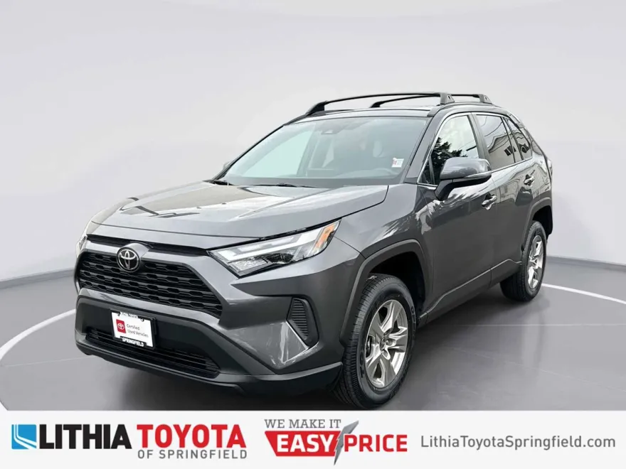 2022 Toyota RAV4 XLE photo 1
