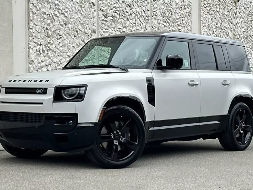 2026 Land Rover Defender 110 X-Dynamic SE photo 1