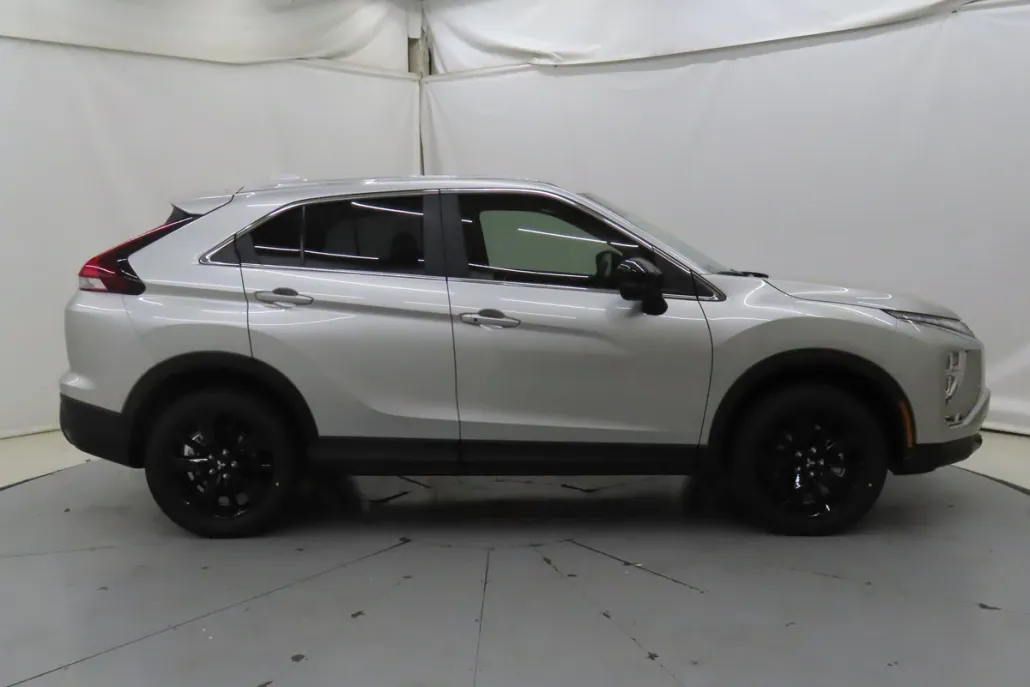 2025 Mitsubishi Eclipse Cross LE photo 1