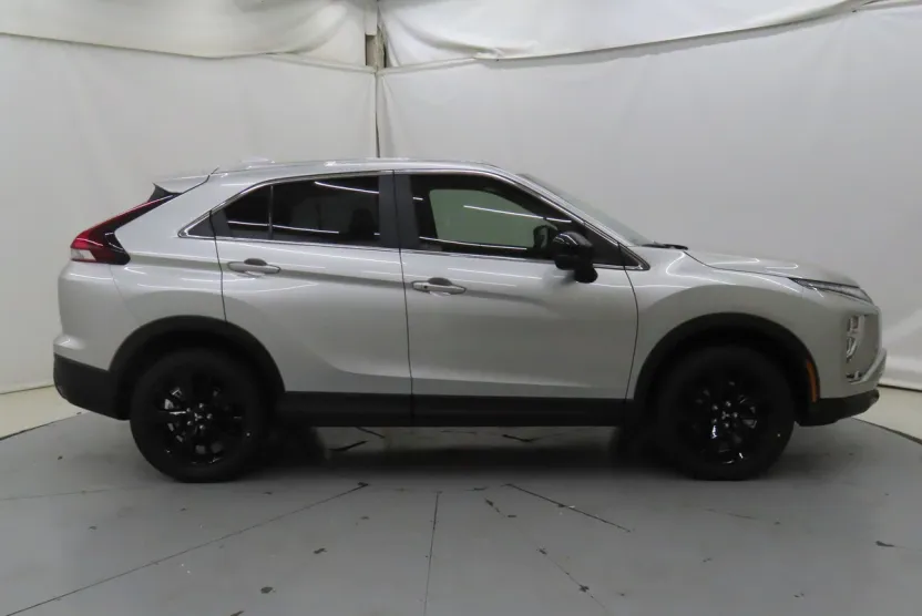 2025 Mitsubishi Eclipse Cross LE photo 1