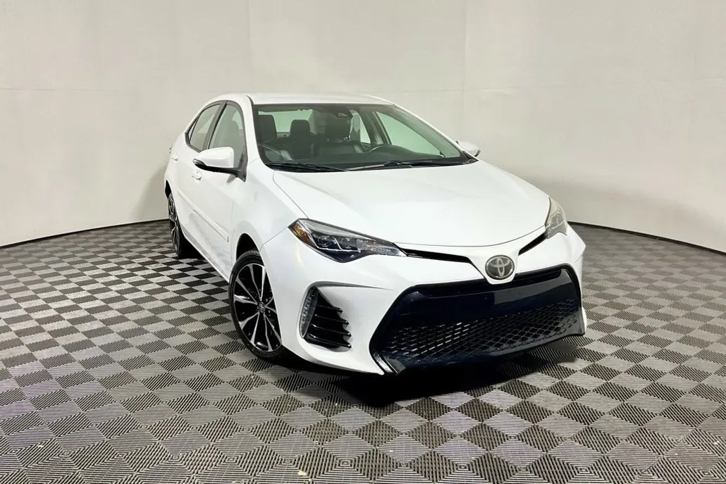 2017 Toyota Corolla L photo 1