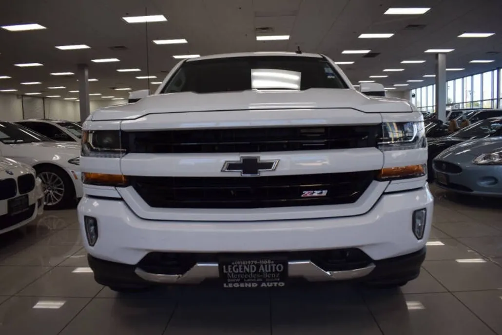 2018 Chevrolet Silverado LT photo 1