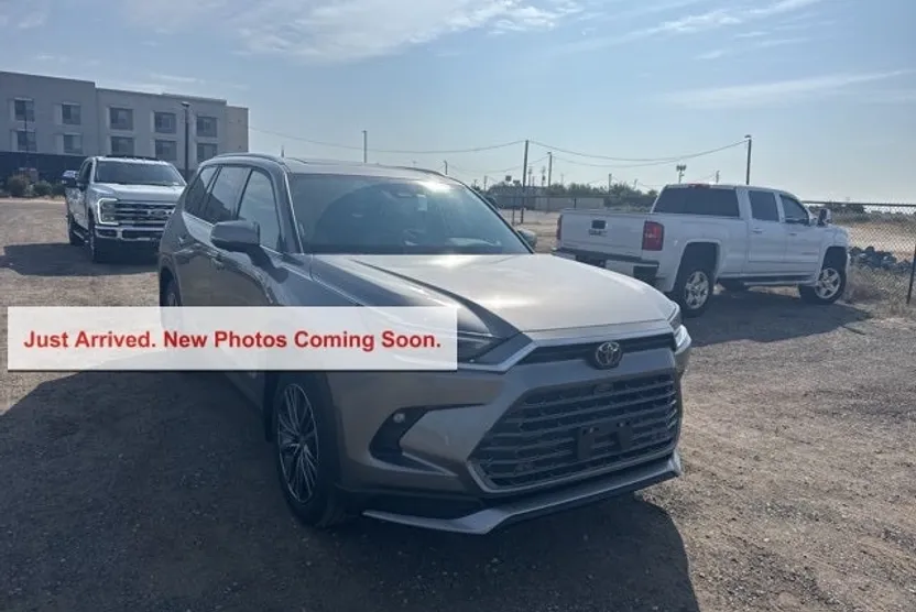 2025 Toyota Highlander Hybrid Platinum photo 1