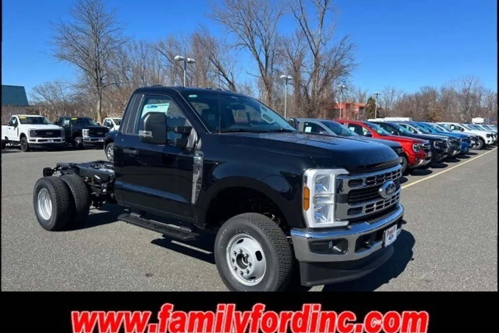 2024 Ford F-350 XL photo 1