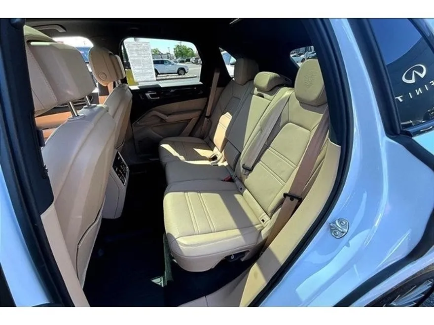 2023 Porsche Cayenne Platinum Edition photo 54