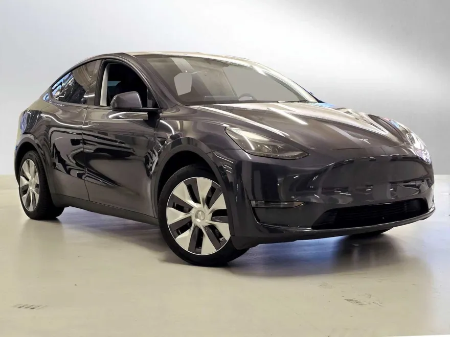 2024 Tesla Model Y Long Range photo 1