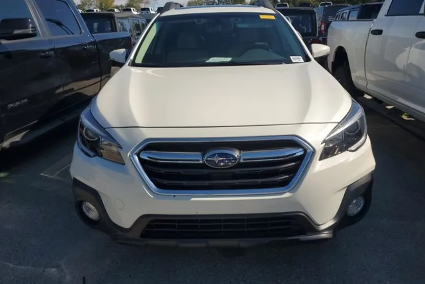 2019 Subaru Outback 2.5i Premium photo 1