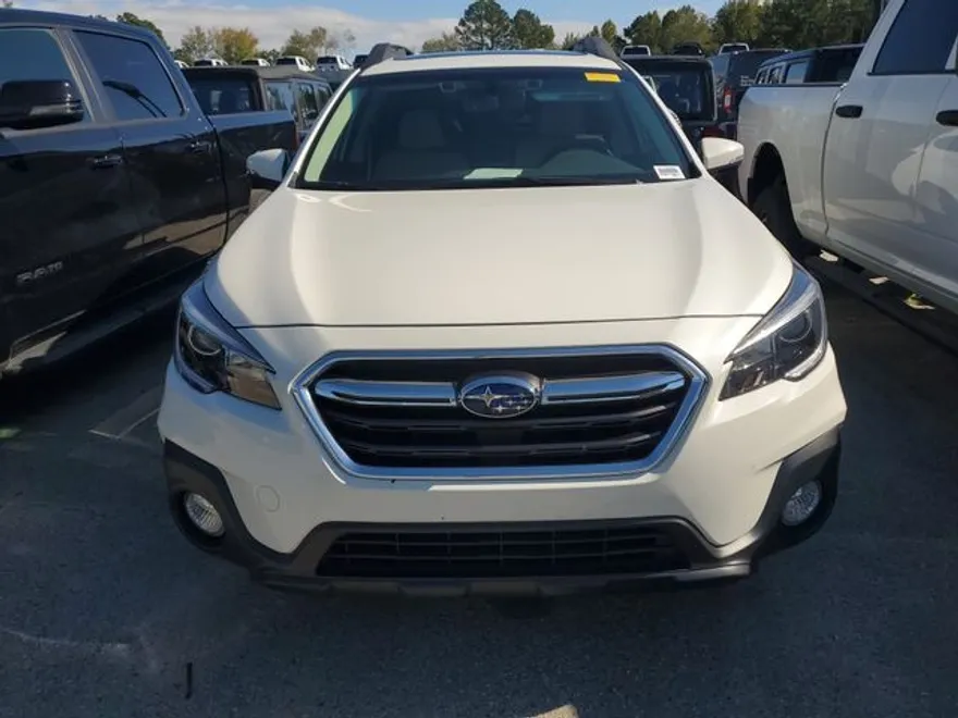 2019 Subaru Outback 2.5i Premium photo 1