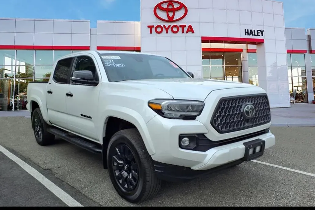 2023 Toyota Tacoma Limited Double Cab V6 photo 1