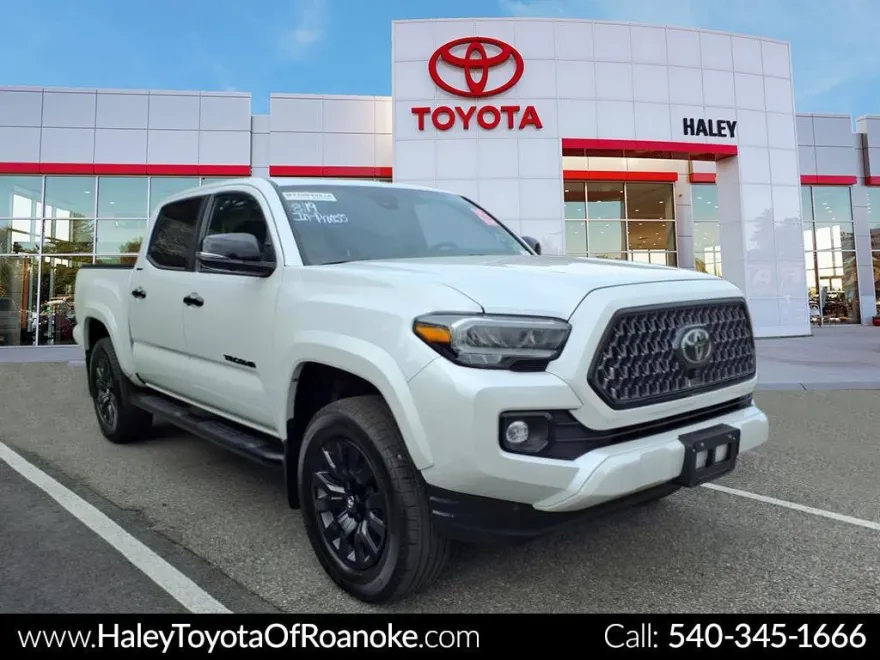 2023 Toyota Tacoma Limited Double Cab V6 photo 1