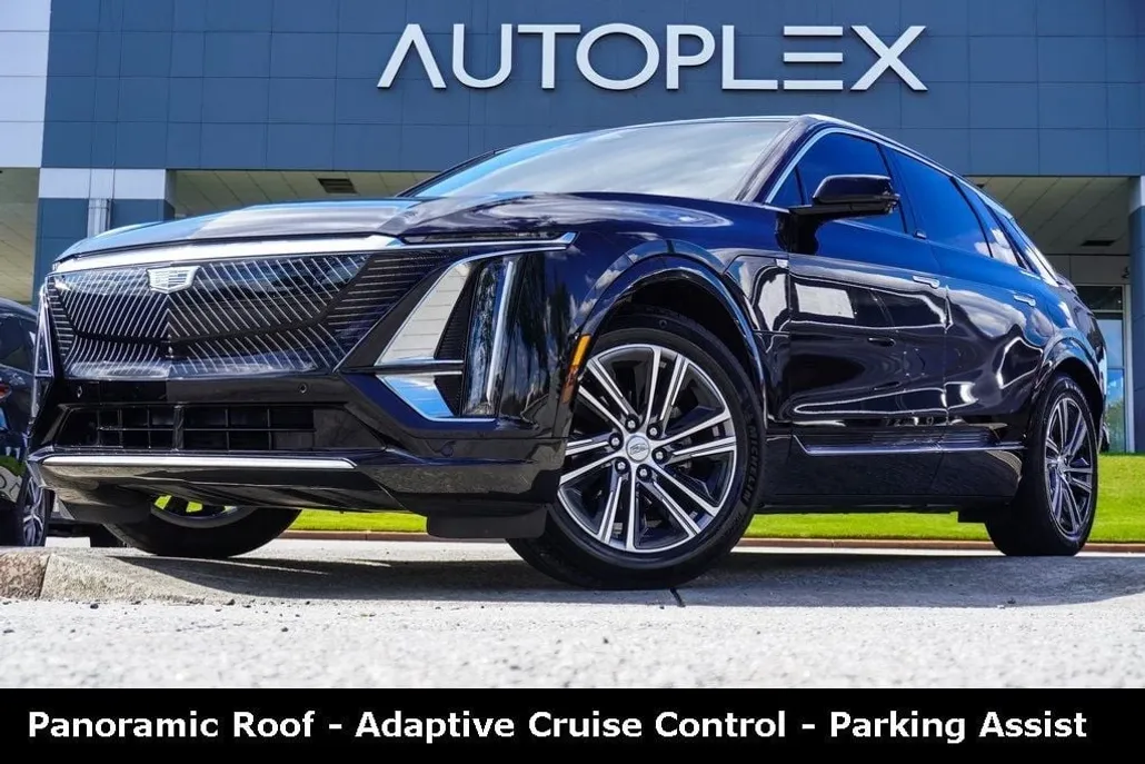 2023 Cadillac Lyriq Luxury photo 1