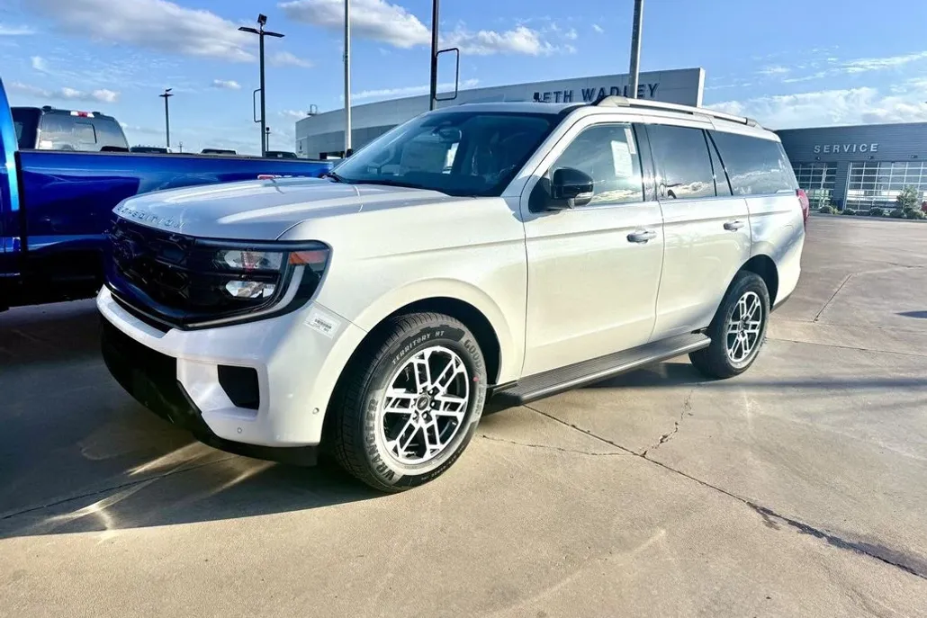 2025 Ford Expedition photo 1