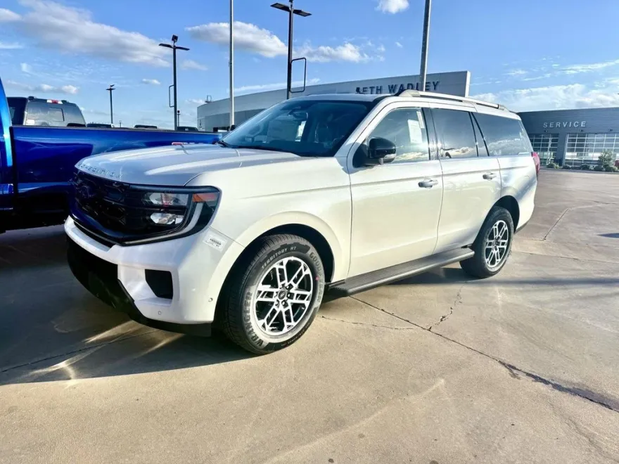 2025 Ford Expedition photo 1