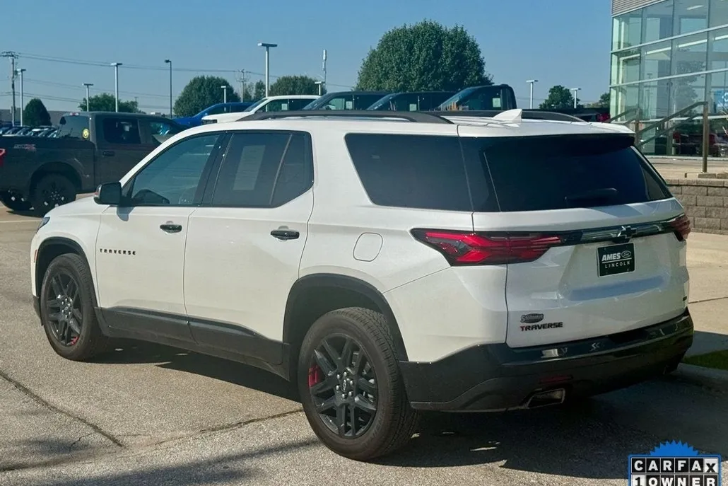 2022 Chevrolet Traverse Premier photo 1