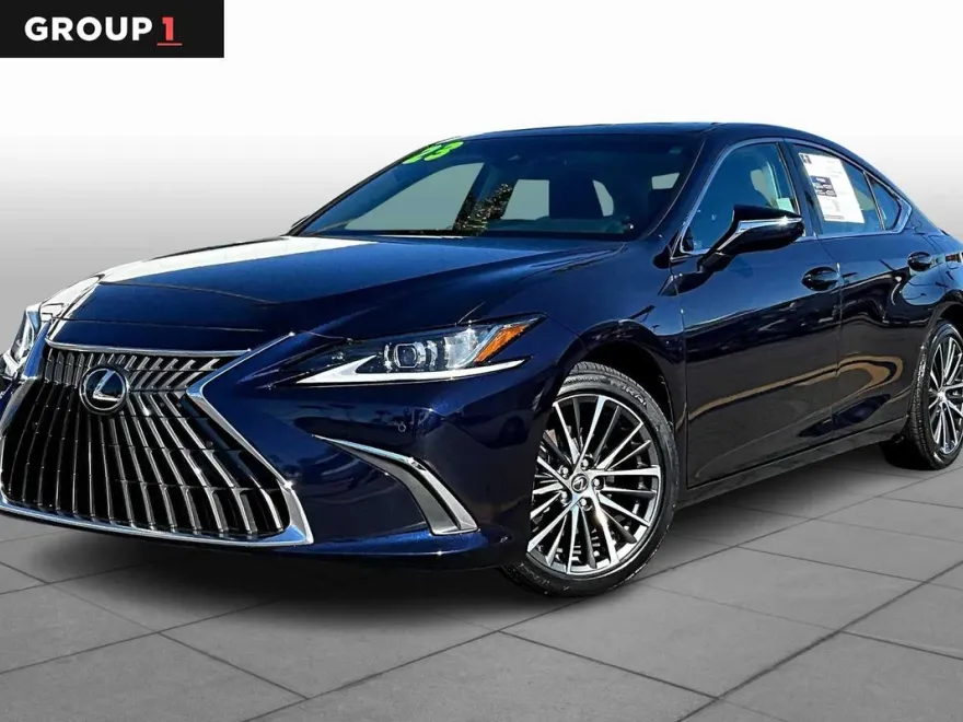 2023 Lexus ES 300h photo 1