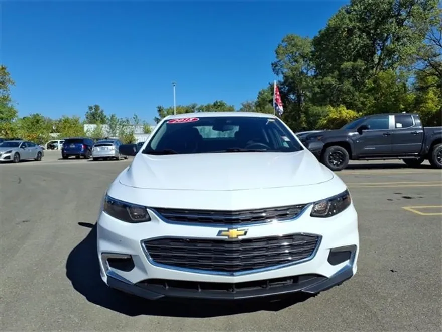 2018 Chevrolet Malibu LS photo 1