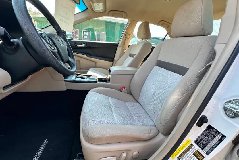 2012 Toyota Camry LE photo 1
