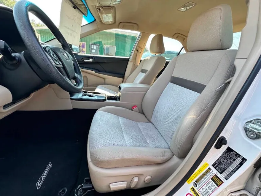 2012 Toyota Camry LE photo 1