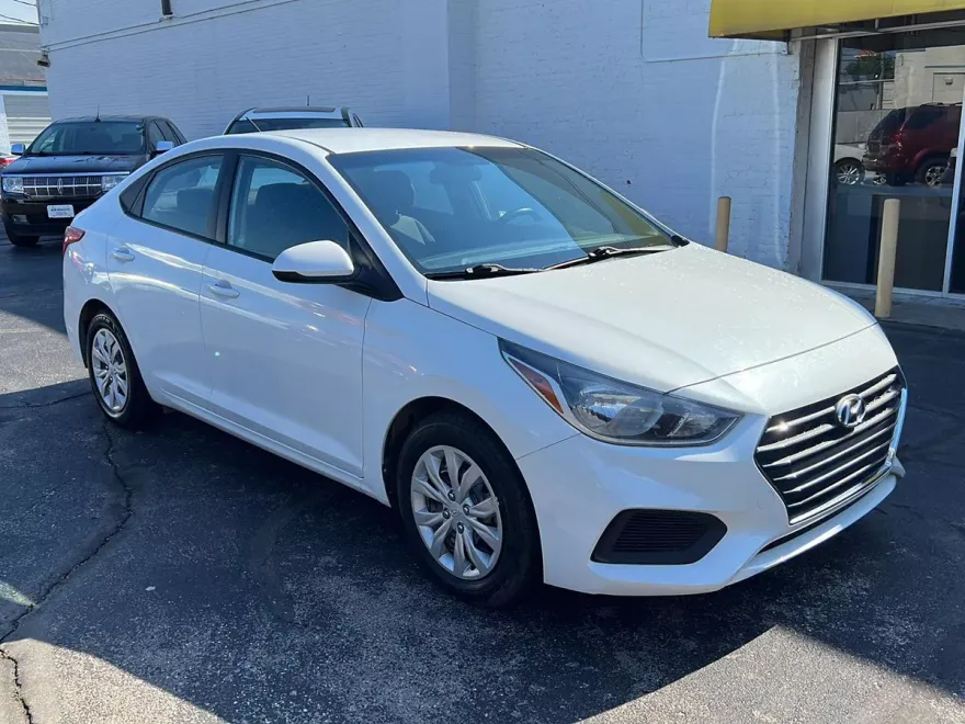 2020 Hyundai Accent SE photo 1