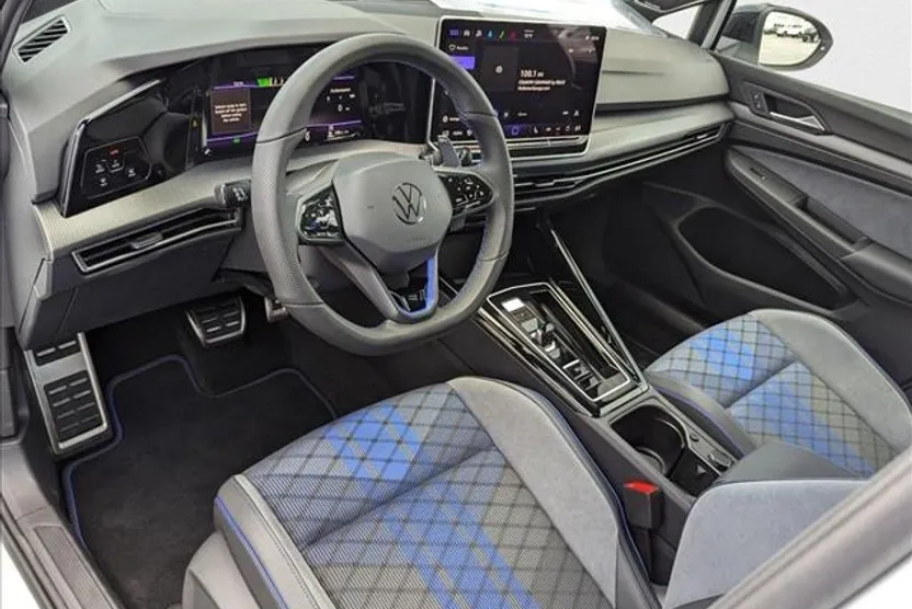 2025 Volkswagen Golf R 2.0 TSI photo 1
