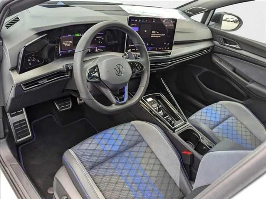 2025 Volkswagen Golf R 2.0 TSI photo 1