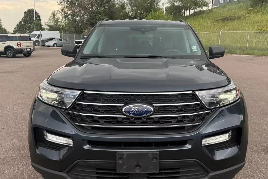 2022 Ford Explorer XLT photo 1