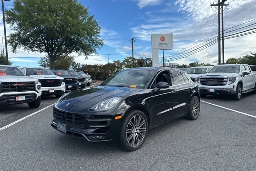 2015 Porsche Macan Turbo photo 1