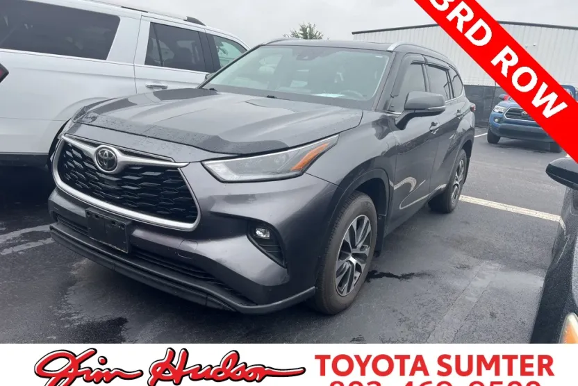 2021 Toyota Highlander XLE photo 1