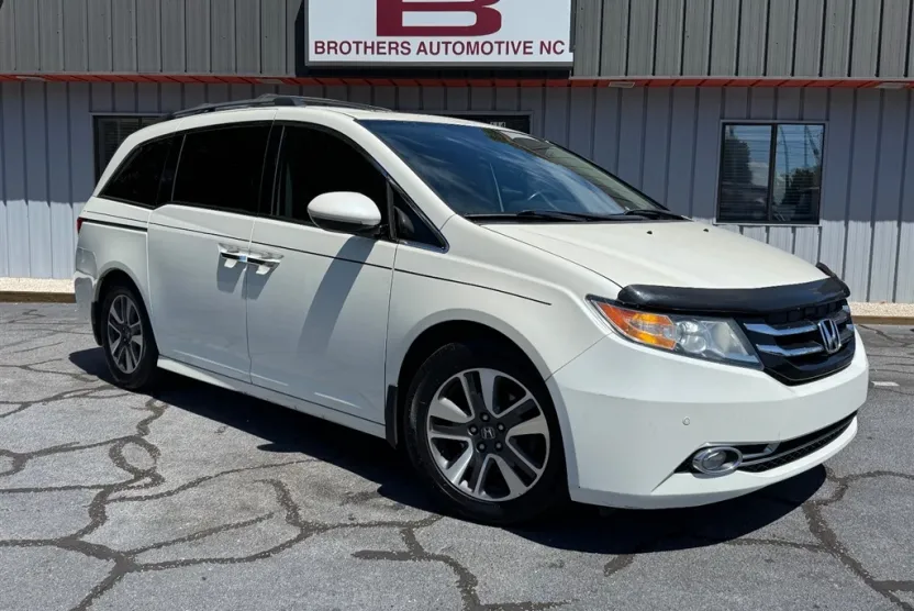 2016 Honda Odyssey Touring Elite photo 1