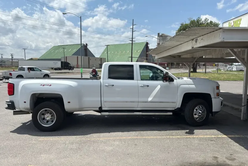 2017 Chevrolet Silverado 3500HD LTZ photo 1