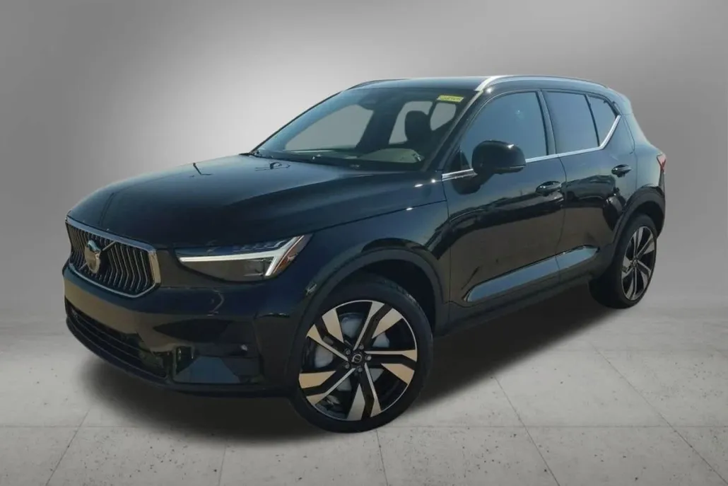 2025 Volvo XC40 Plus photo 1