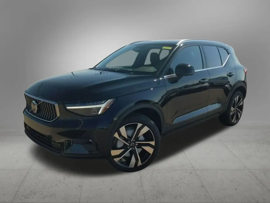 2025 Volvo XC40 Plus photo 1