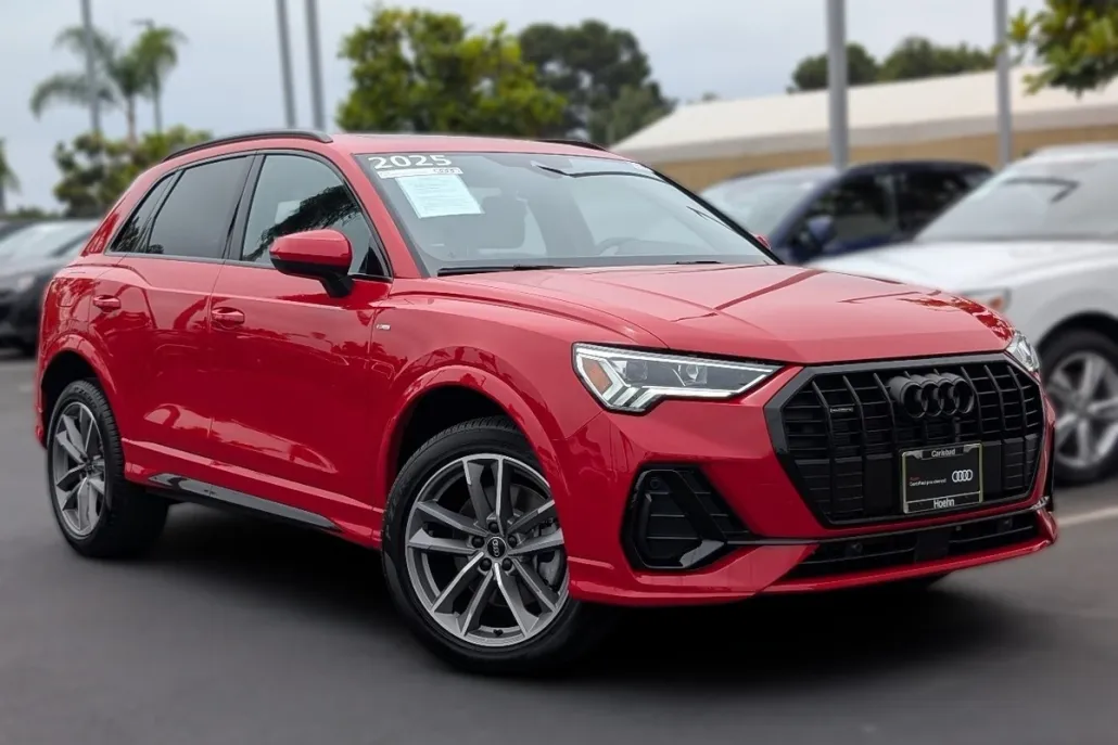 2025 Audi Q3 S line Premium photo 1
