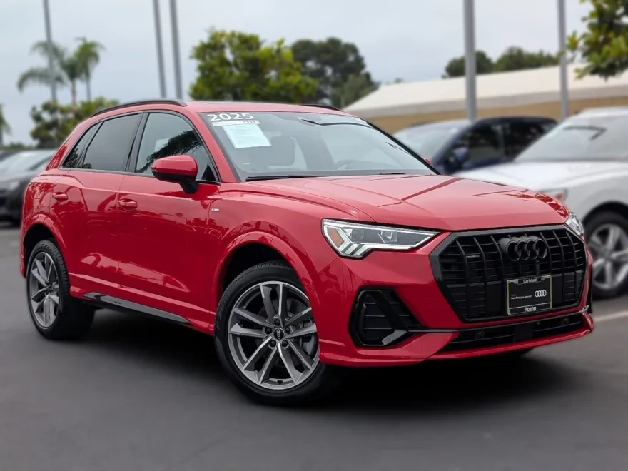 2025 Audi Q3 S line Premium photo 1