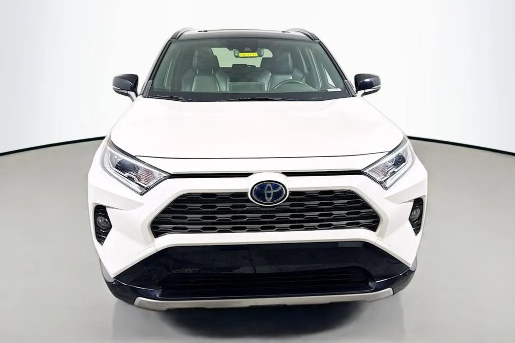 2020 Toyota RAV4 Hybrid XSE photo 1
