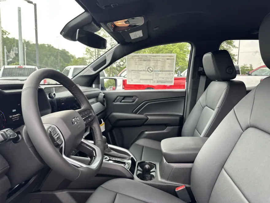 2025 Chevrolet Colorado Trail Boss photo 1