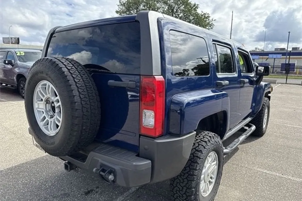 2009 Hummer H3 1/2 Ton photo 1