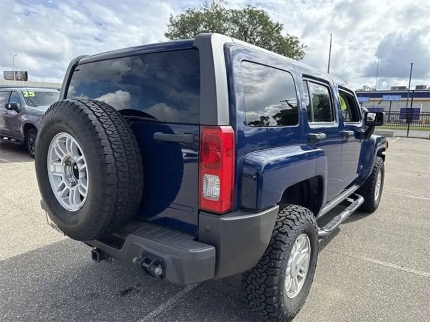 2009 Hummer H3 1/2 Ton photo 1