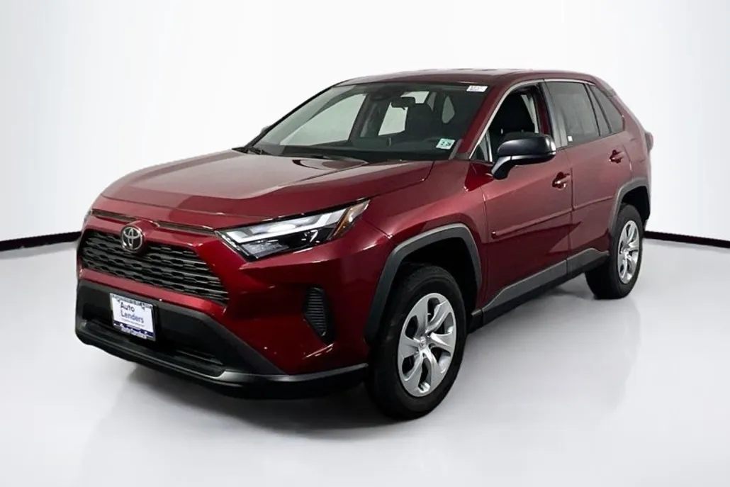 2023 Toyota RAV4 LE photo 1