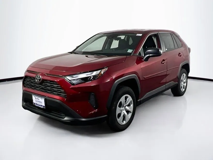 2023 Toyota RAV4 LE photo 1