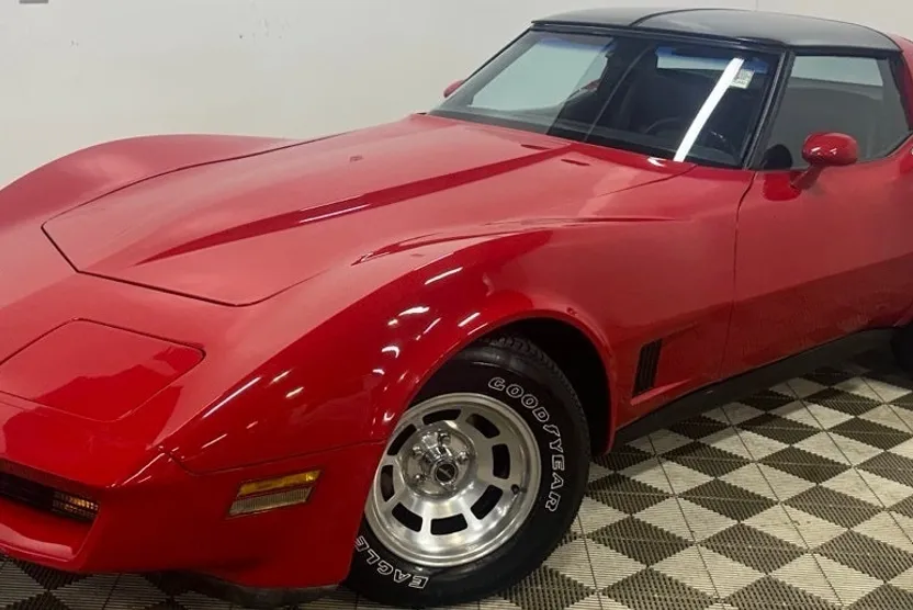 1981 Chevrolet Corvette Base photo 1
