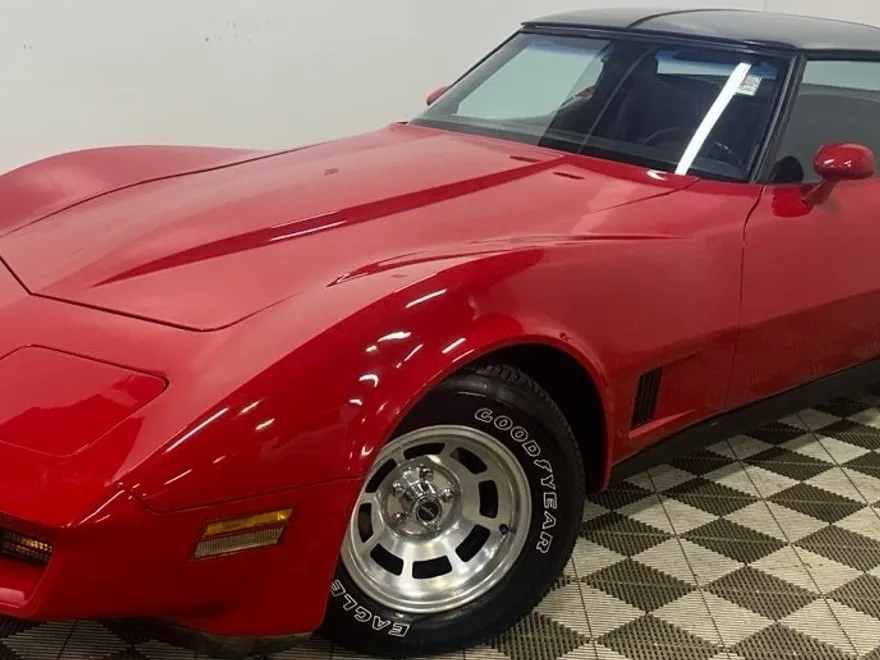 1981 Chevrolet Corvette Base photo 1
