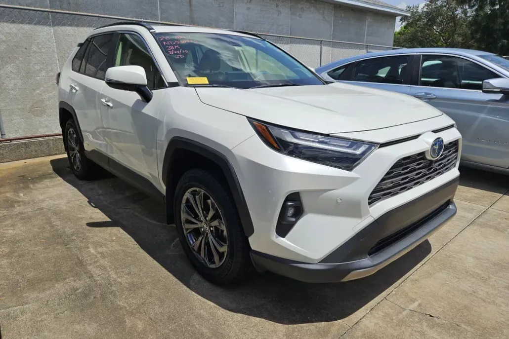 2022 Toyota RAV4 Hybrid Limited photo 1