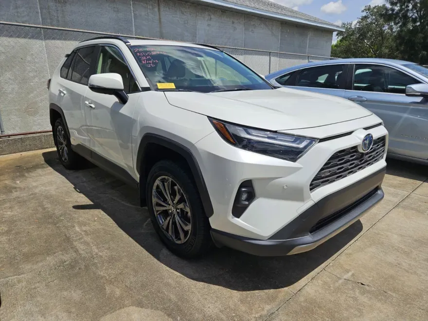 2022 Toyota RAV4 Hybrid Limited photo 1