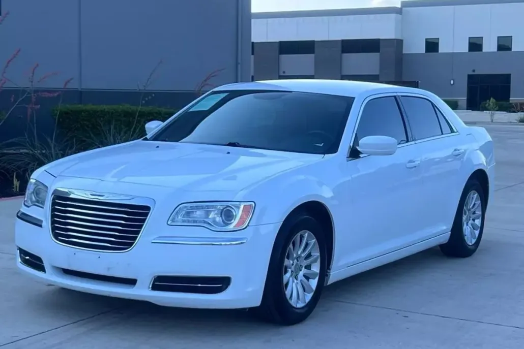 2014 Chrysler 300 photo 1