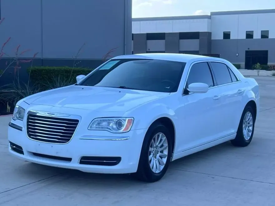 2014 Chrysler 300 photo 1