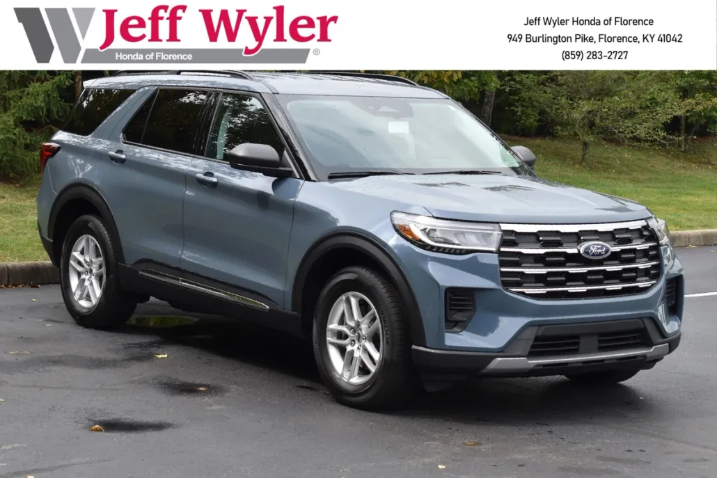 2025 Ford Explorer photo 1